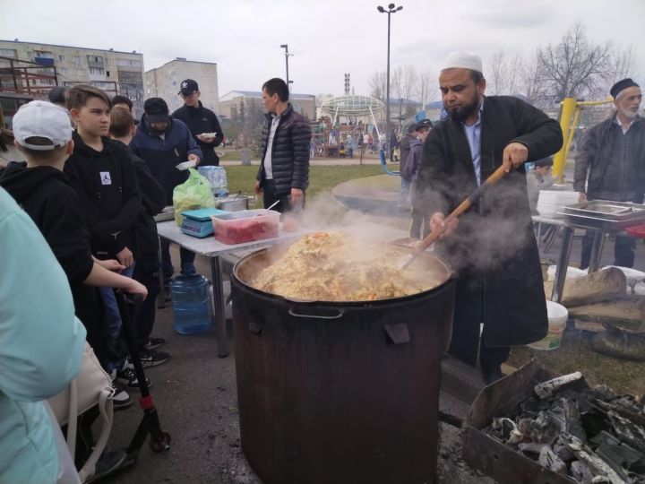 В Лениногорске проходит большой семейный праздник в честь Ураза-Байрам