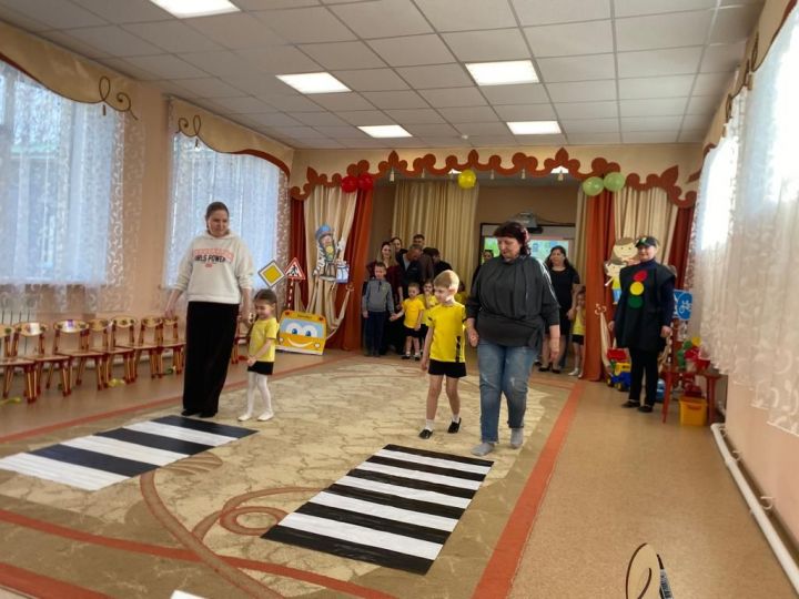 В детском саду Лениногорска провели «Путешествие в «Дорожнобезопасный город»