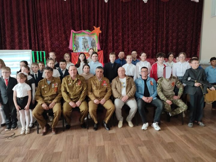 В Лениногорске в канун празднования 78-ой годовщины Великой Победы в одной из школ прошла встреча учеников с участниками боевых действий