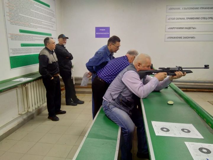 В Лениногорске прошли соревновния по стрельбе из пневматического оружия среди пенсионеров