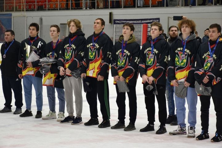 Лениногорская хоккейная команда «Нефтяник 2005-2006» заняла 3 место на республиканских соревнованиях