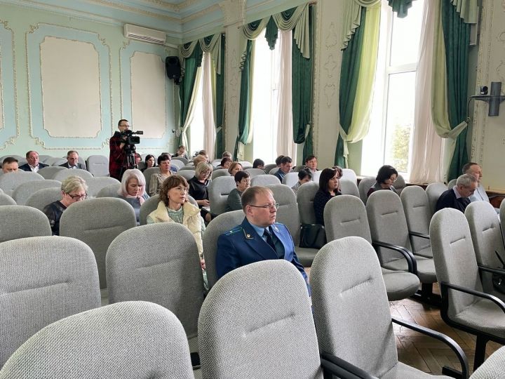 В Лениногорске на сессии районного Совета депутаты обсуждали соблюдение прав человека в городе и районе