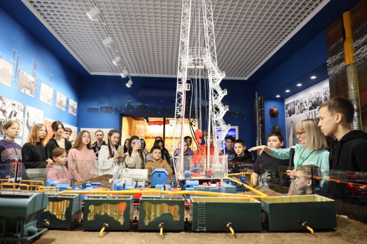 Юные лениногорцы в музее нефти узнали много нового из истории нефти Татарстана