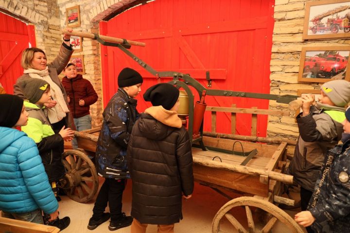 Юные лениногорцы в музее нефти узнали много нового из истории нефти Татарстана