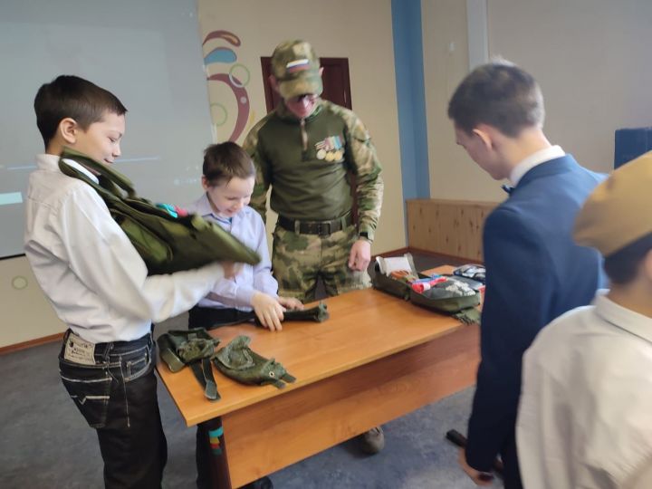 Мобилизованные земляки приехали в отпуск и посетили школы Лениногорска