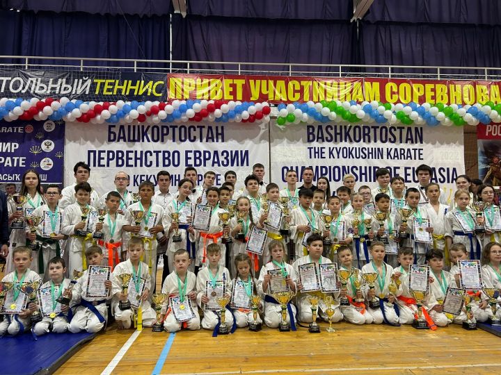 Спортсмены Лениногорска вернулись с соревнований по каратэ киокушинкай с 30 медалями!
