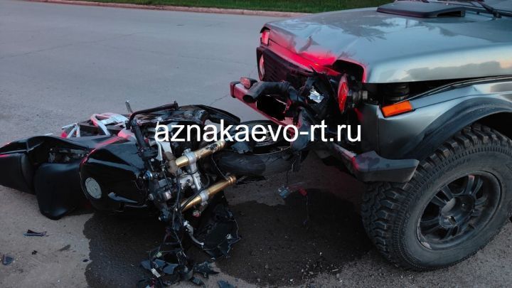 В Азнакаево автомобиль ВАЗ сбил мотоциклиста