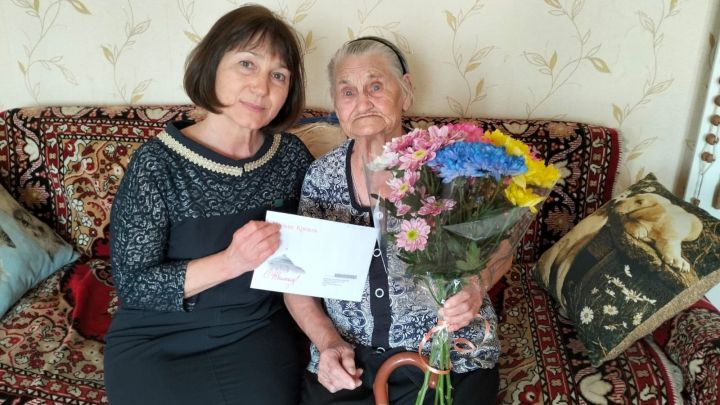 В Лениногорске труженица тыла принимает поздравления от раиса Республики Татарстан с 95-летием