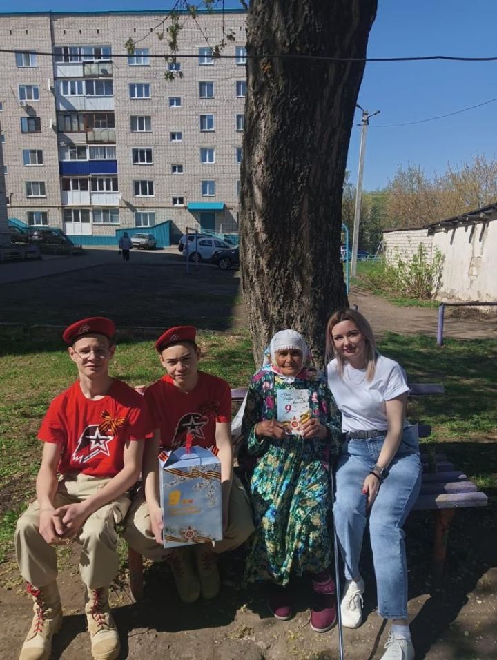 В Лениногорске в канун Дня Победы поздравили ветеранов Великой Отечественной войны