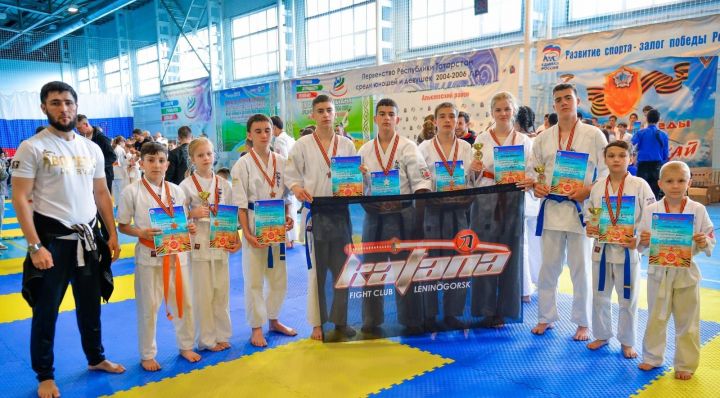 Спортсмены лениногорского клуба «Катана» привезли с республиканских соревнований 10 медалей