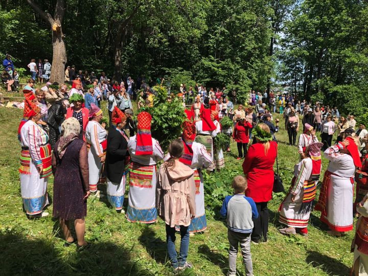 Два медведя стали главными героями на мордовском празднике в Лениногорском районе