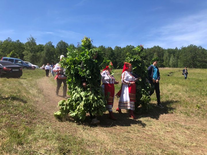 Два медведя стали главными героями на мордовском празднике в Лениногорском районе