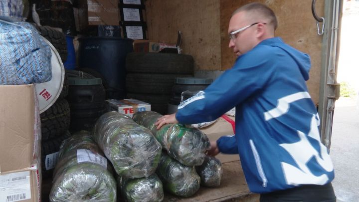 Из Лениногорска в зону СВО в сопровождении трех внедорожников отправилась «фура» с 20-тью тоннами гуманитарного груза