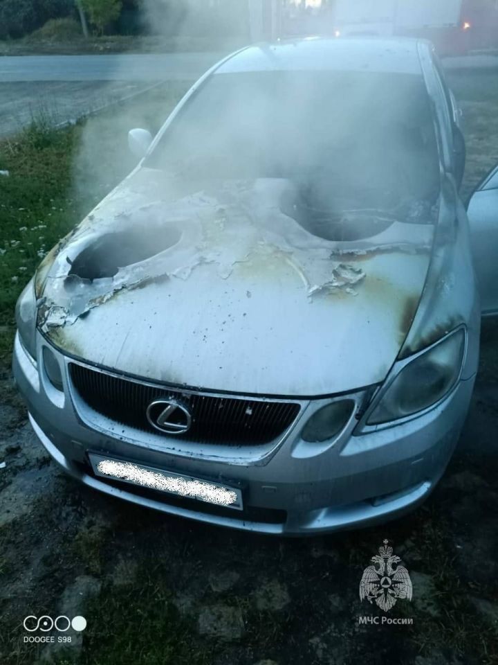 В Татарстане хулиганы подожгли три автомашины