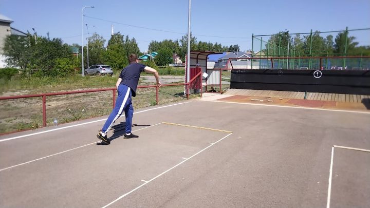 В Лениногорске в городки соревновались молодые семьи с детьми