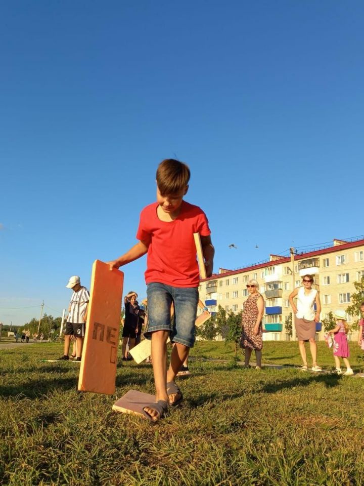В микрорайонах Лениногорска проходят игровые программы для детей и подростков