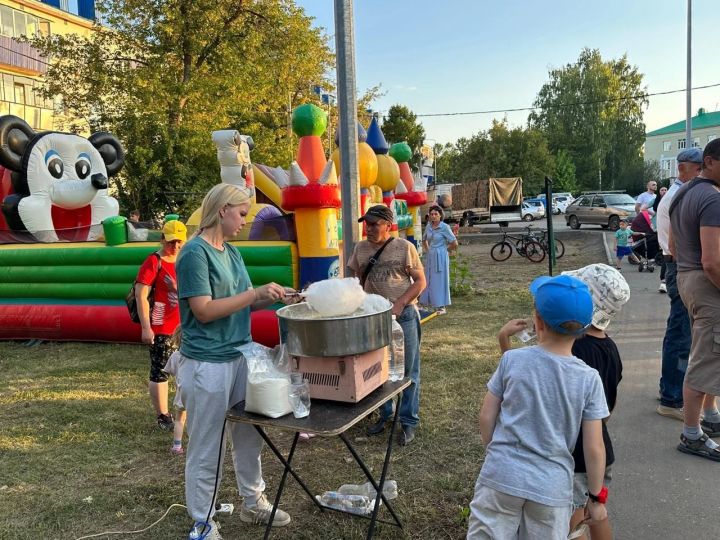 В Лениногорских микрорайонах завершились праздники двора