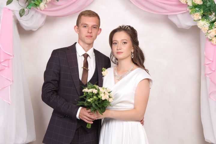 В Лениногорске 23 августа 6 пар стали молодоженами