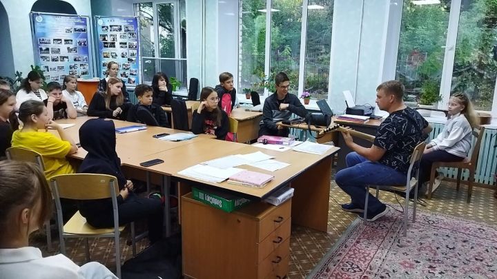 В Лениногорске провели мастер-класс «Приемы игры на электрогитаре»