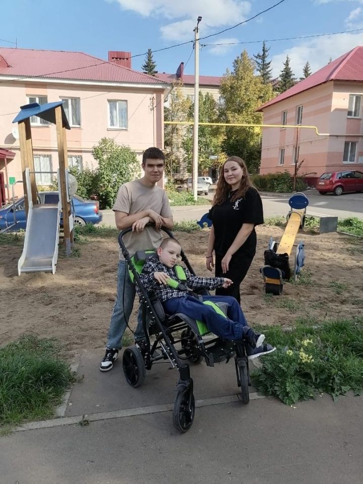 Студенты Лениногорского нефтяного техникума помогли мальчику с ДЦП