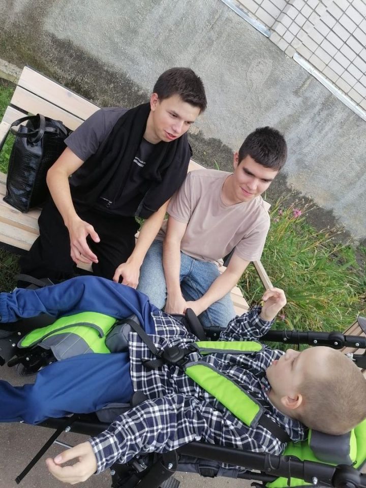 Студенты Лениногорского нефтяного техникума помогли мальчику с ДЦП