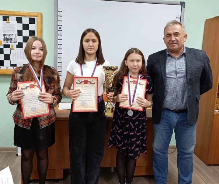 В Лениногорске прошёл VI турнир «Честь шахматной короны»