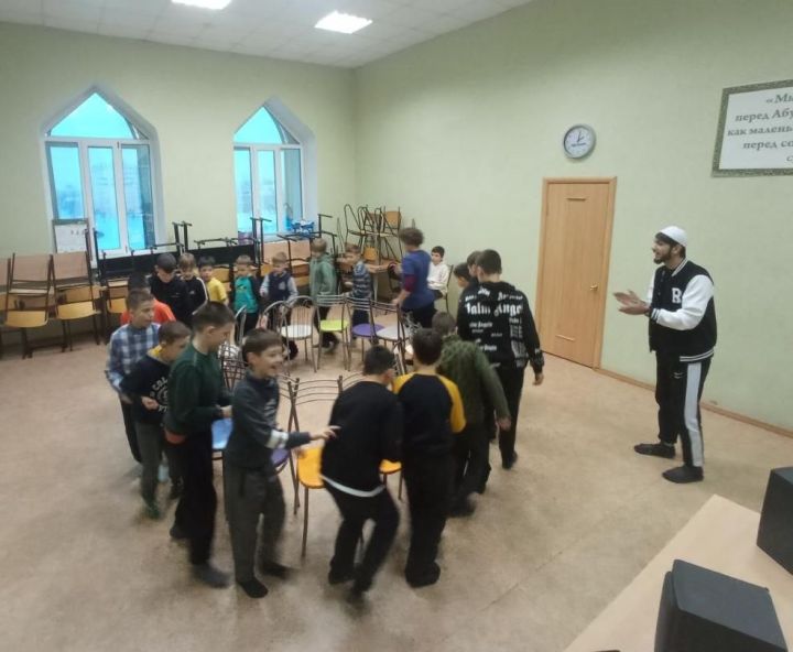 В мечети «Ихлас» Лениногорска через квесты, конкурсы и мастер-классы ребята получили новые знания на духовно-просветительских курсах