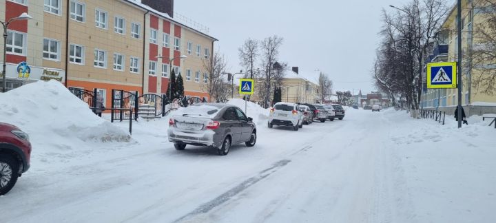 В Лениногорске автомашины, припаркованные у пешеходного перехода, будут эвакуировать на специальную штрафстоянку