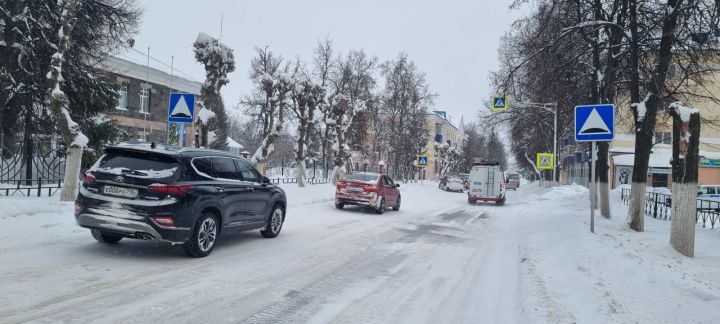 В Лениногорске автомашины, припаркованные у пешеходного перехода, будут эвакуировать на специальную штрафстоянку