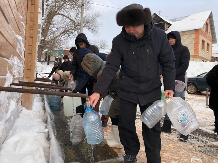 В Лениногорске в праздник Крещения Господня православные набирают воду из Святого источника