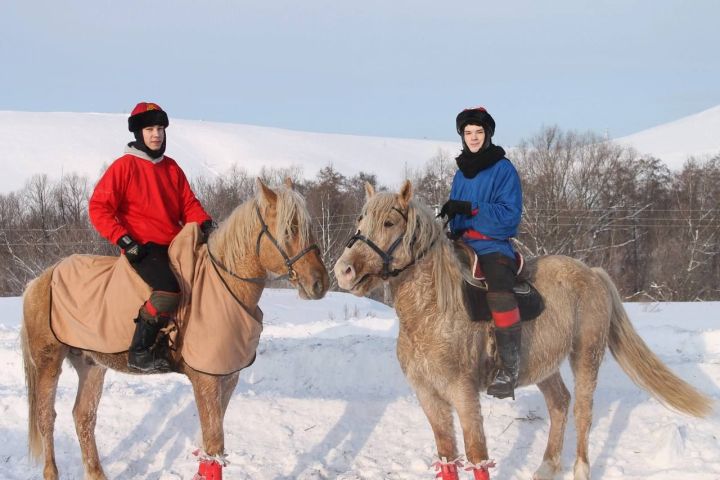 В Лениногорском конном дворике «Алмакай» прошла национальная игра «Кук буре»