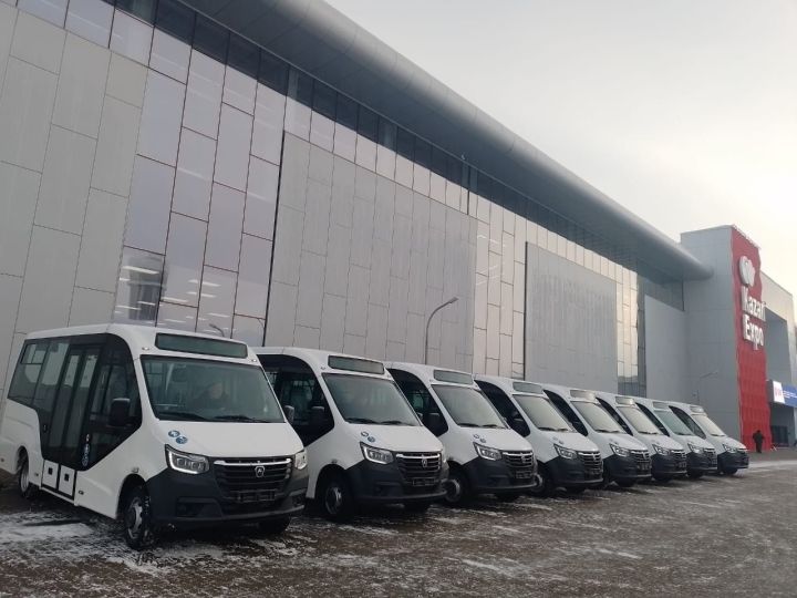 Лениногорскому району передали 7 автомобилей ГАЗель для пассажирских перевозок