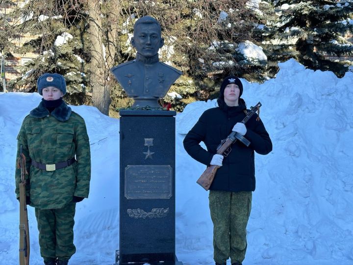 В Лениногорске состоялось торжественное возложение цветов к мемориалу «Вечный огонь»