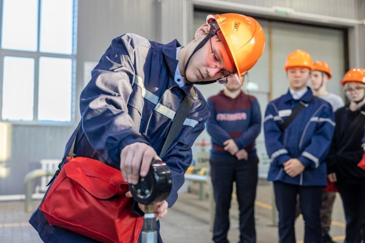 В Центре подготовки кадров «Татнефти» началось практическое освоение девятиклассниками рабочих профессий