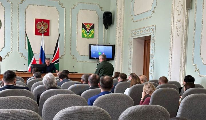 Глава Лениногорского района Рягат Хусаинов на «деловом понедельнике» выделил основные задачи на предстоящую неделю