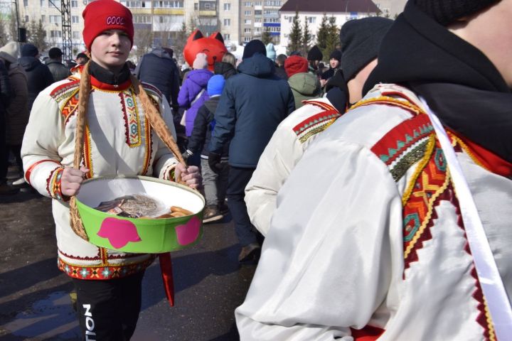 В Лениногорске в парке «Юбилейный» прошло празднование Масленицы