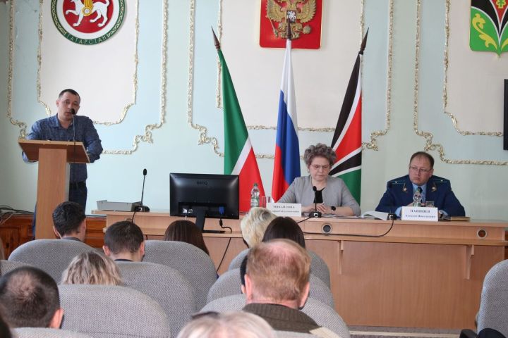 В мэрии Лениногорска состоялось заседание межведомственной комиссии по выявлению и пресечению незаконного оборота алкогольной продукции