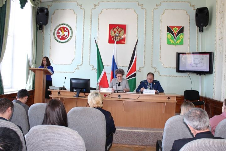В мэрии Лениногорска состоялось заседание межведомственной комиссии по выявлению и пресечению незаконного оборота алкогольной продукции
