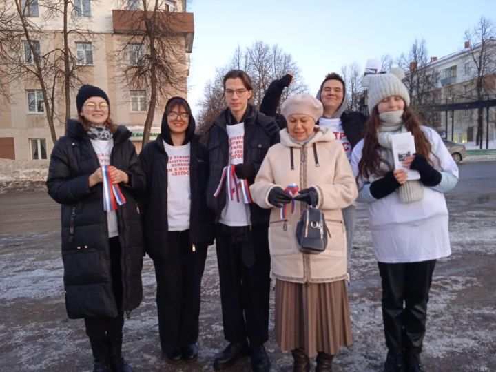 В Лениногорске специалисты центра «Логос» провели акцию в честь воссоединения Крыма с Россией