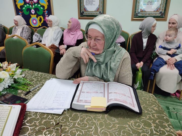 В Лениногорске в мечети «Ихлас» состоялся конкурс среди девочек на лучшее чтение Корана