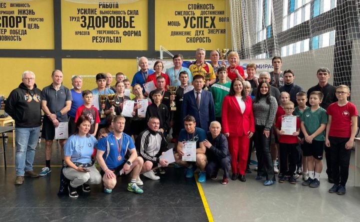 Ветераны Лениногорска победили на турнире по настольному теннису в Альметьевске