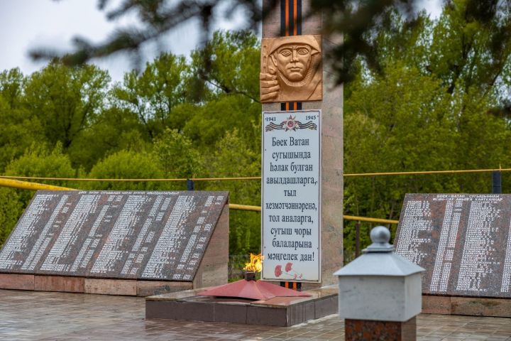 После реставрации в деревне Верхние Чершылы открылся памятник героям Отчизны