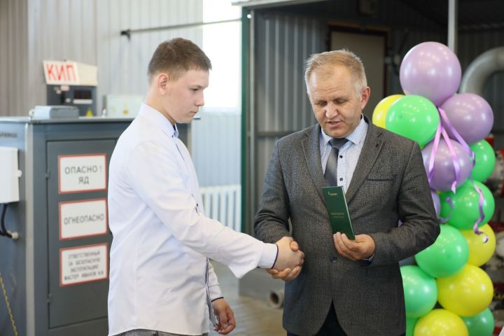 Лениногорские девятиклассники получили документ об окончании курсов по нефтяным профессиям