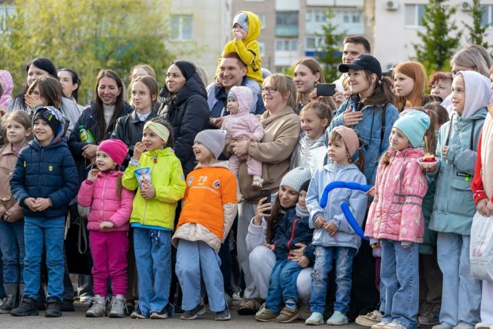 На празднике социально-педагогического комплекса № 2 в Лениногорске выступила Гузель Уразова