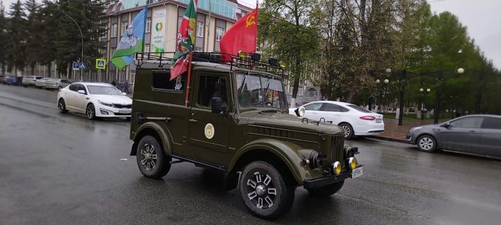 В Лениногорске участники автопробега возложили цветы к Вечному огню