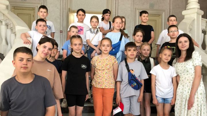 Дети из пришкольного лагеря побывали в ЗАГСе Лениногорска
