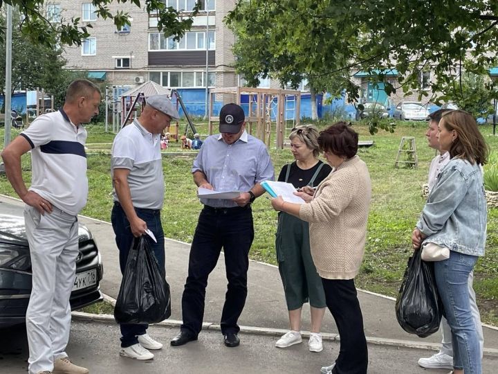 Сотрудники Жилинспекции  осмотрели дворы Лениногорского района