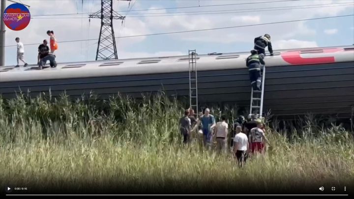 Появились видео с места аварии поезда Казань-Адлер