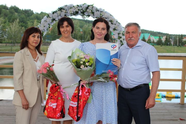 В Лениногорске прошел праздничный концерт, посвященный Дню семьи, любви и верности