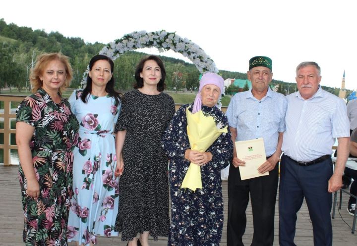 В Лениногорске прошел праздничный концерт, посвященный Дню семьи, любви и верности